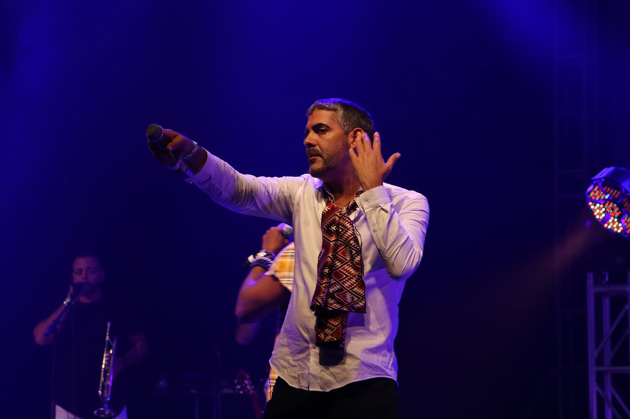 Las próximas fechas de la gira de Orishas son en Irving Plaza de Nueva York el 25 de agosto, en Howard Theatre de Washington DC el 26 de agosto, en Regent Theater de Los Angeles el 3 de septiembre, y en House of Blues de Las Vegas el 4 de septiembre.