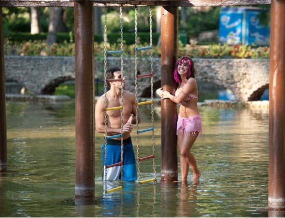 Además participó en la telenovela ‘Dos hogares’ (2011) en donde interpretó a ‘Javier’, el novio de ‘Flor’ (Erika García).