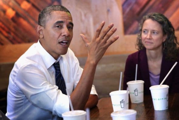 Obama y Biden comieron en el restaurante de hamburguesas Shake Shack, ubicado a unas manzanas de la residencia presidencial, con cuatro trabajadores de un proyecto de reconstrucción.