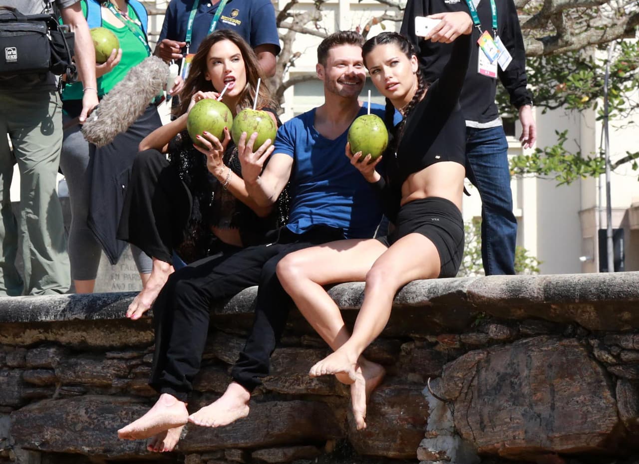 Hasta disfrutaron de un coco y se tomaron selfies.