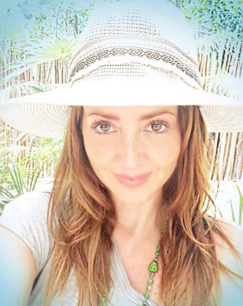 Los sombreros le quedan divinos a Andrea.