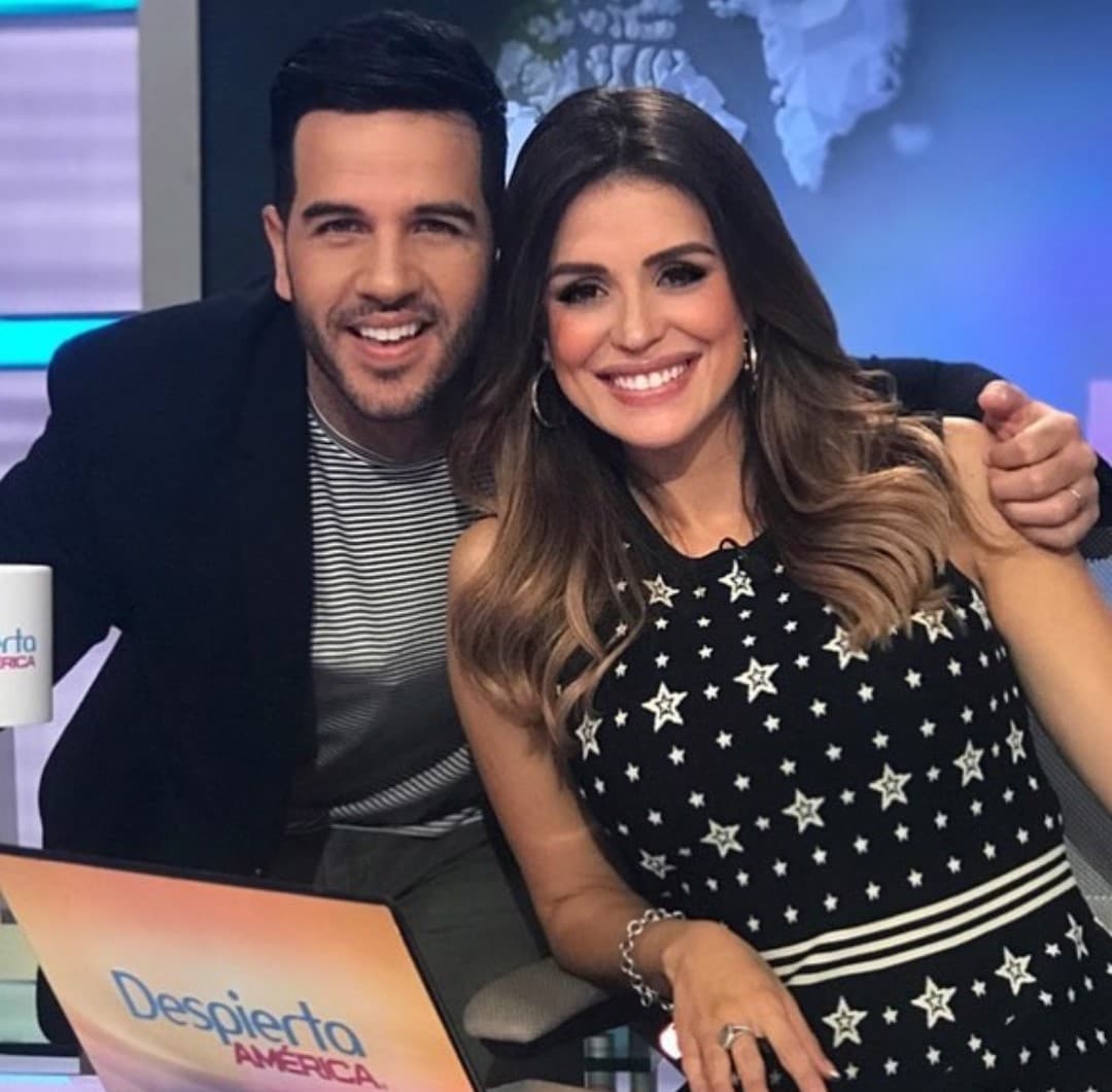 Carolina Sarassa comparte agradables experiencias laborales. En esta imagen aparece con Chef Yisus, a quien admira por su talento en la cocina. En sus redes sociales ha publicado momentos especiales con cada uno de los integrantes del show, en quienes encuentra grandes cualidades.
<br>