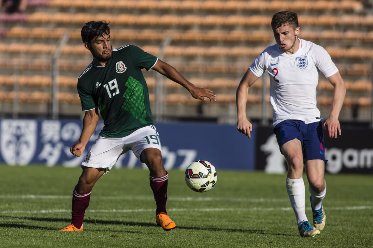 Eduardo Aguirre (19) buscó más posibilidades de gol para igualar nuevamente el marcador. El atacante fue el goleador del torneo.