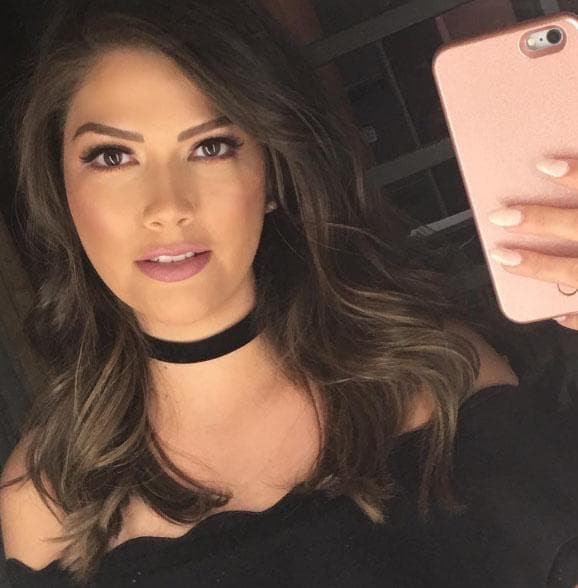 El espejo es también su cómplice para tomarse 'selfies'. Voltear a la cámara, ya no es necesario.