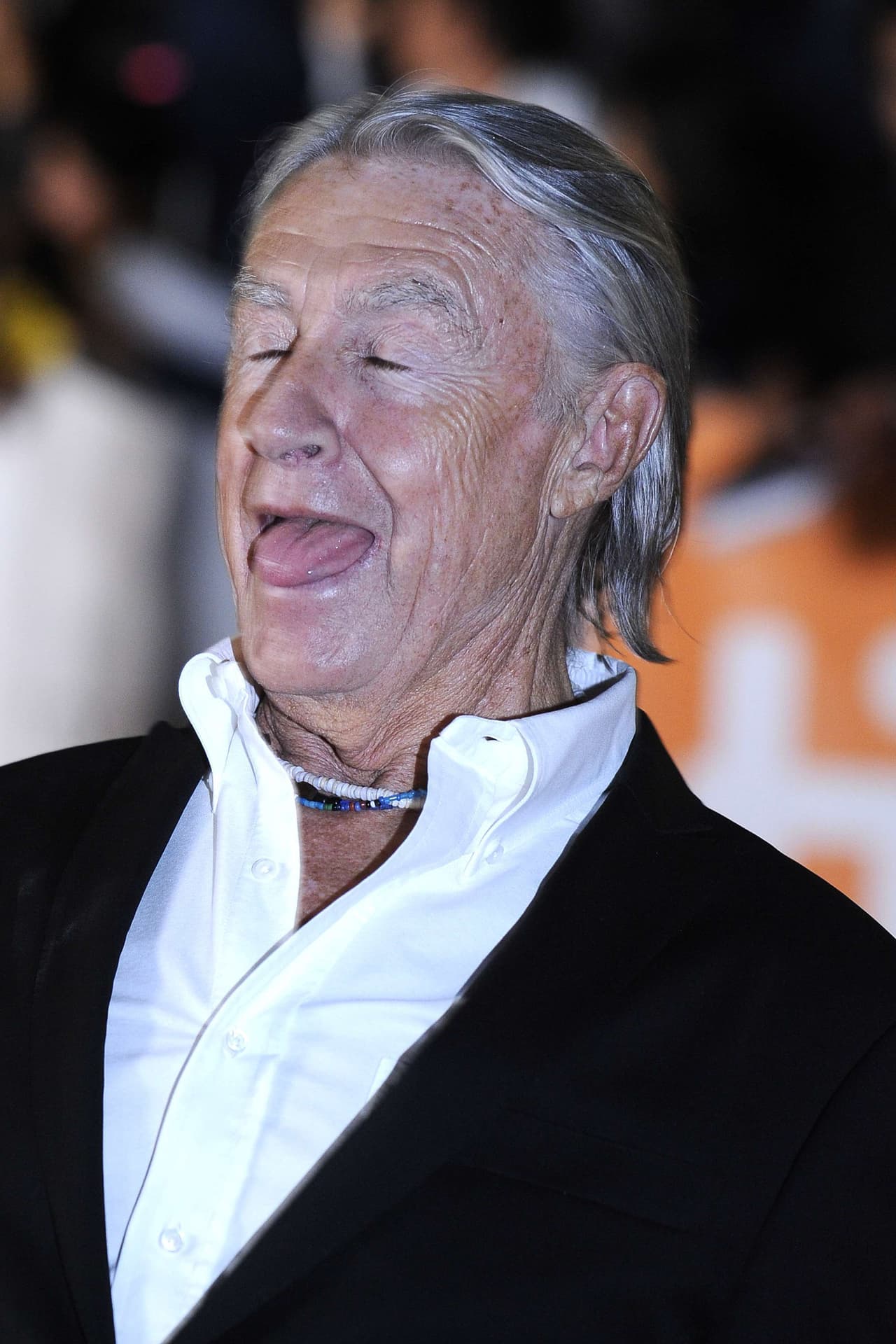 Schumacher, quien es 
<b><a href="https://www.univision.com/shows/el-gordo-y-la-flaca/estos-famosos-son-gay-y-lo-admiten-con-orgullo-video" target="_blank">abiertamente gay</a></b>, alegó que a lo largo de su vida ha tenido relaciones sexuales con más de 
<b>20 mil personas.</b>