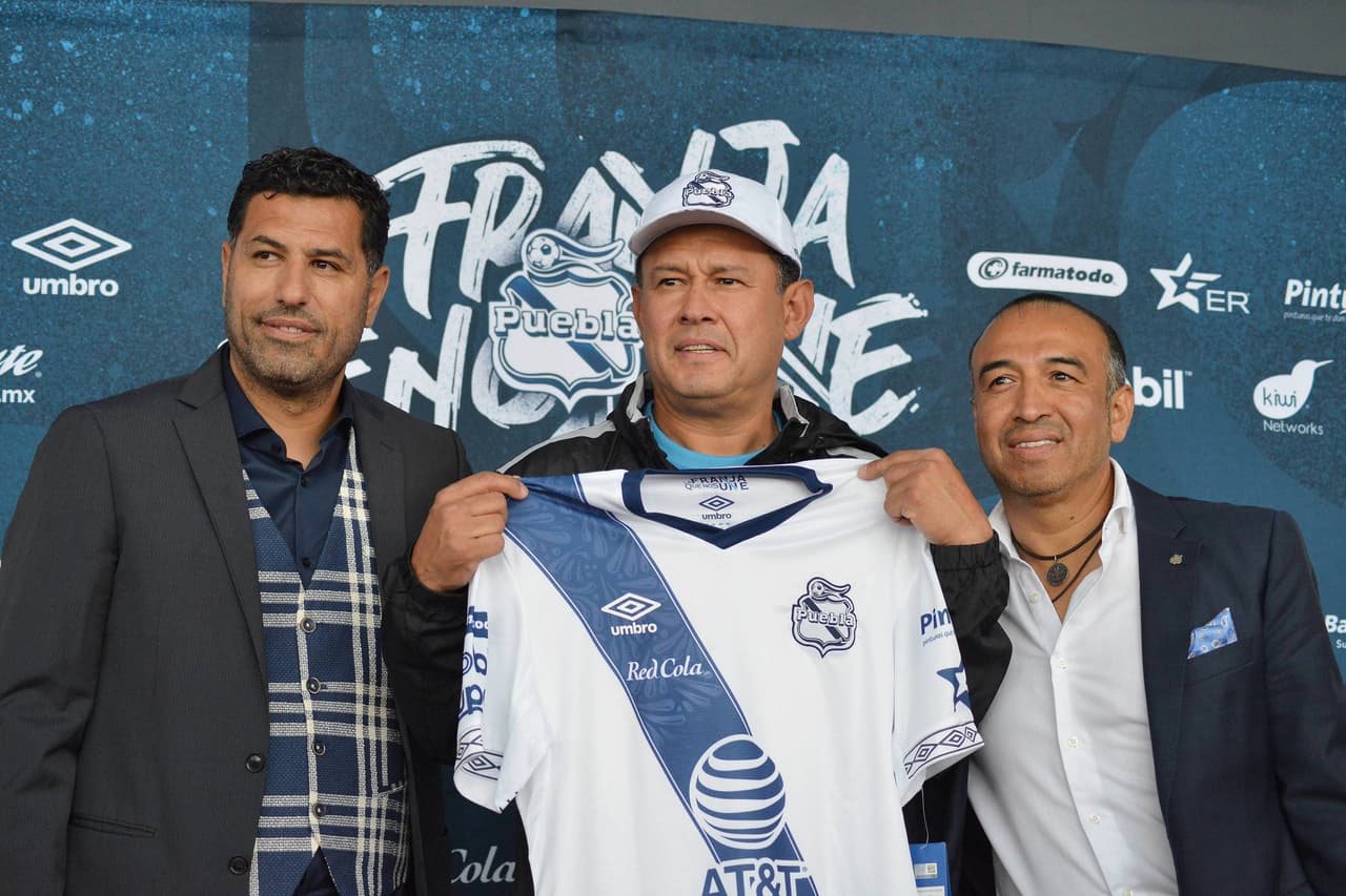 (L-R) ANGEL SOSA SPORTS DIRECTOR, JUAN REYNOSO GUZMAN NEW TECHNICAL DIRECTOR and LIC. MANUEL JIMENEZ PRSIDENTE DEL CLUB PUEBLA during the presentation as the new Technical Director of the Puebla Team during the Torneo Apertura 2019 of the Liga BBVA MX, on August 26, 2019. <br><br> (L-R) ANGEL SOSA DIRECTOR DEPORTIVO, JUAN REYNOSO GUZMAN NUEV DIRECTOR TECNICO y LIC. MANUEL JIMENEZ PRSIDENTE DEL CLUB PUEBLA durante la presentacion como nuevo Director tecnico del Equipo Puebla durante el Torneo Apertura 2019 de la Liga BBVA MX, el 26 de Agosto de 2019.