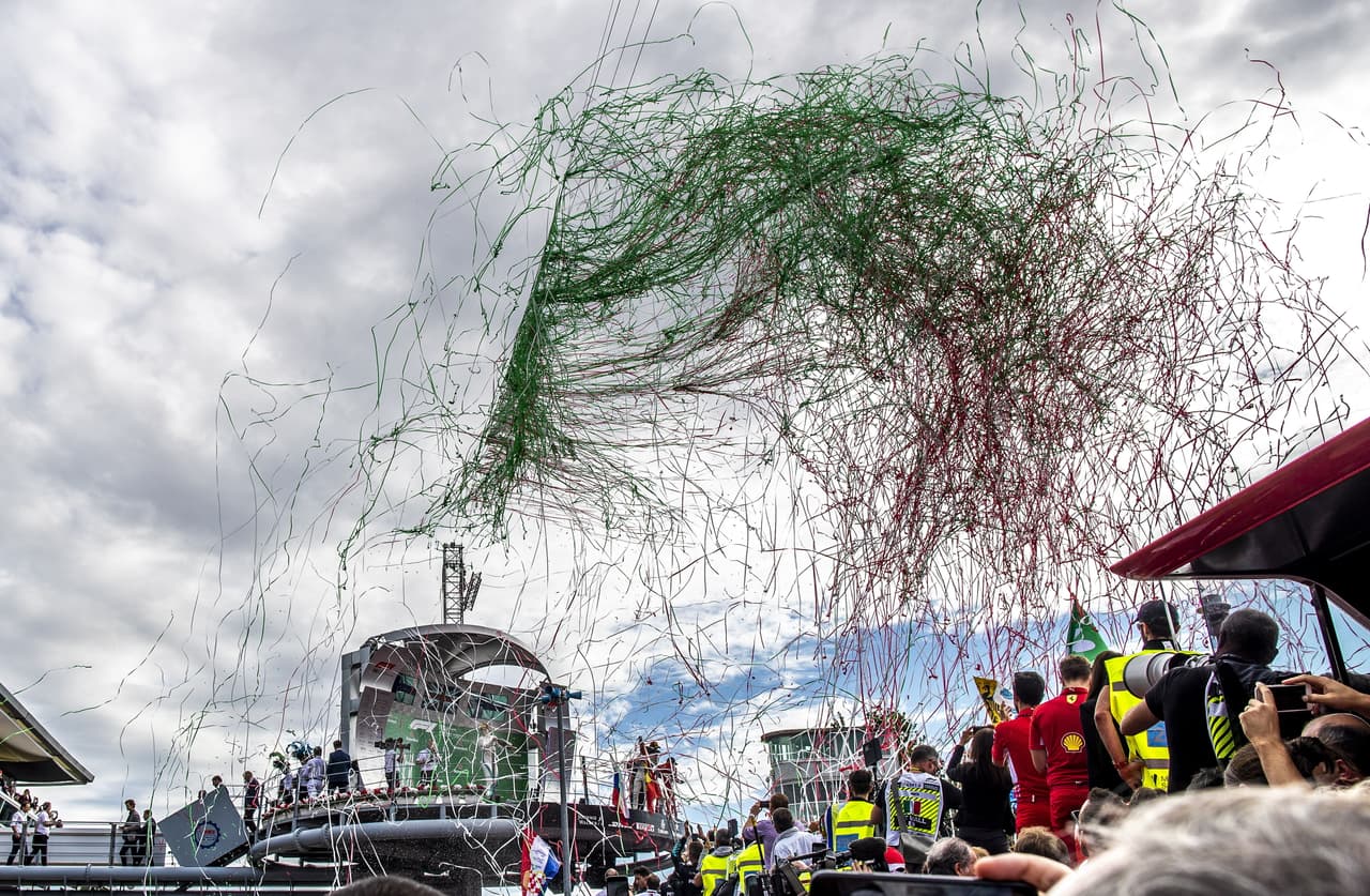 Así fue como la fiesta en Italia fue para el británico Lewis Hamilton, que cada vez más sueña con ser campeón en la Formula 1.