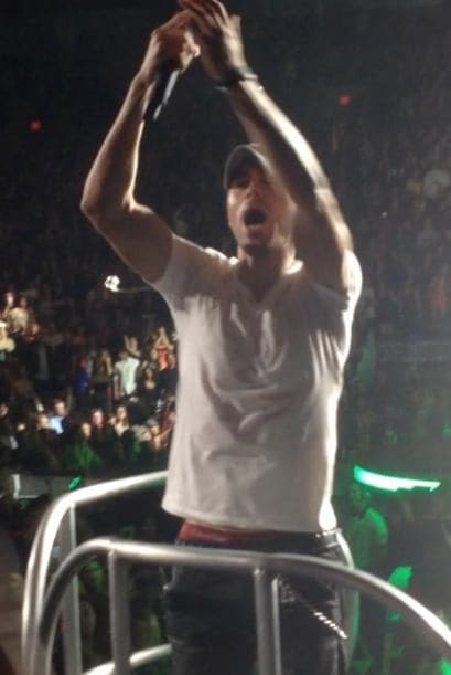 Con el US Airways completamente repleto, Pitbull y Enrique Iglesias hicieron retumbar el centro de Phoenix con un tremendo fiestón que duró más de 3 horas.En el concierto, estaban presentes celebridades como Jessica Cediel del Gordo y La Flaca y William Valdes de Despierta America, entre otros. Durante el show, los fans enloquecieron y corearon los éxitos de ambos artistas. Enrique Iglesias, hasta saltó del escenario para interactuar con su público y tomarse selfies con ellos.