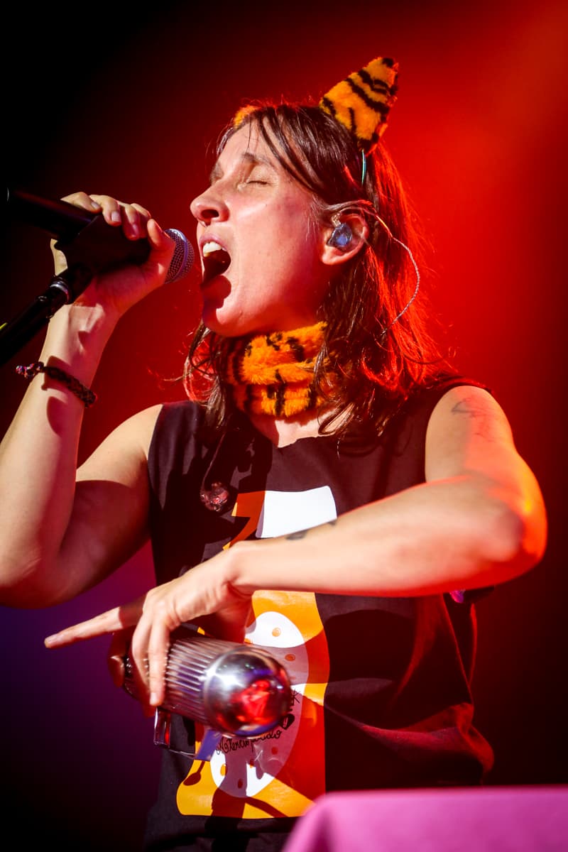 Miles de personas llegaron al Palladium de Hollywood para disfrutar de grupos como Aterciopelados, Kinky, Mala Rodríguez, Ximena Sariñana entre otros y deleitarse las mezclas alternativas en un festival lleno de cultura y nueve horas de mucha música.