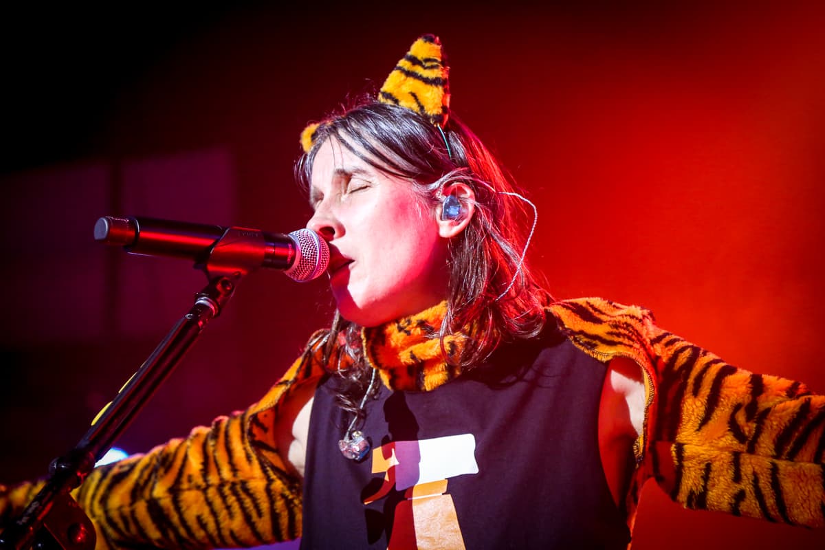 Miles de personas llegaron al Palladium de Hollywood para disfrutar de grupos como Aterciopelados, Kinky, Mala Rodríguez, Ximena Sariñana entre otros y deleitarse las mezclas alternativas en un festival lleno de cultura y nueve horas de mucha música.
