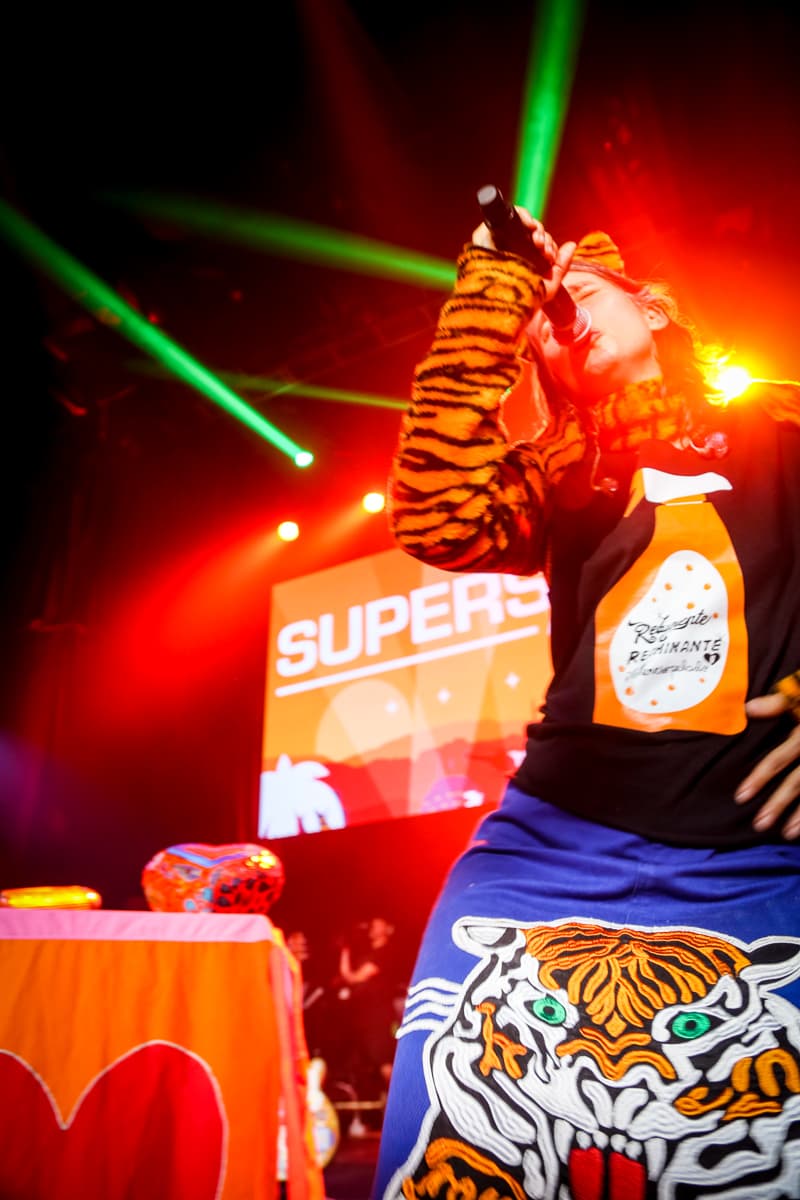 Miles de personas llegaron al Palladium de Hollywood para disfrutar de grupos como Aterciopelados, Kinky, Mala Rodríguez, Ximena Sariñana entre otros y deleitarse las mezclas alternativas en un festival lleno de cultura y nueve horas de mucha música.