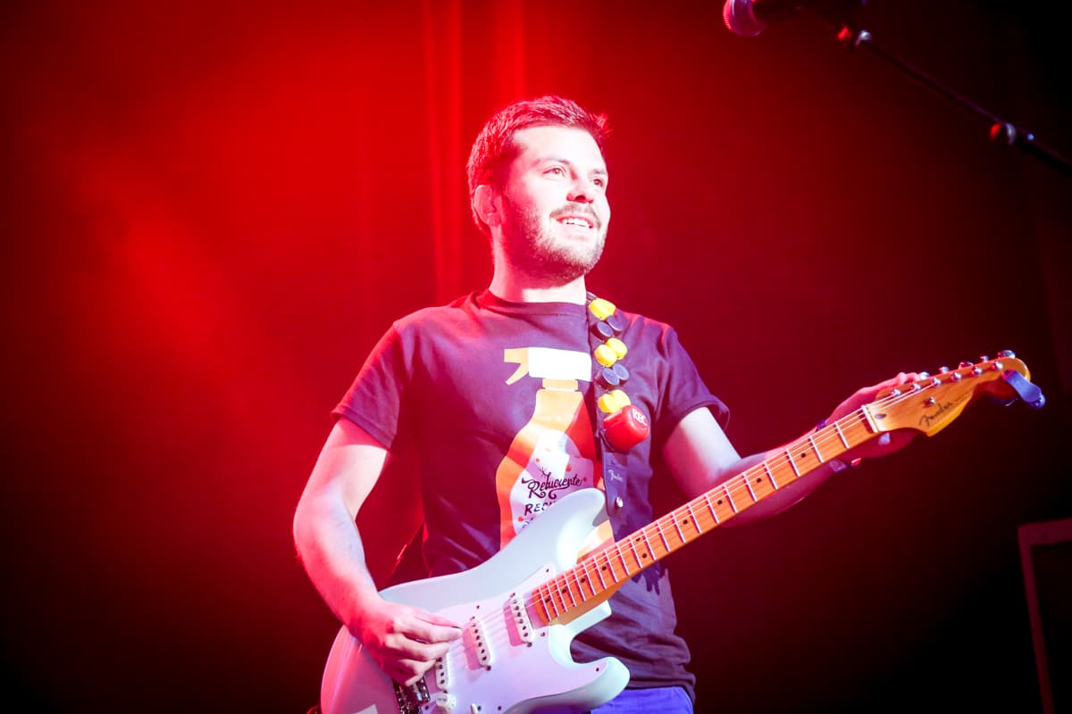 Miles de personas llegaron al Palladium de Hollywood para disfrutar de grupos como Aterciopelados, Kinky, Mala Rodríguez, Ximena Sariñana entre otros y deleitarse las mezclas alternativas en un festival lleno de cultura y nueve horas de mucha música.