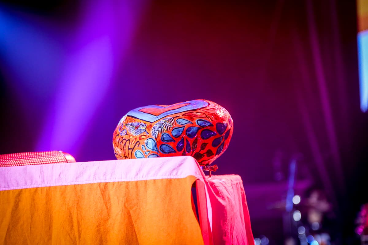 Miles de personas llegaron al Palladium de Hollywood para disfrutar de grupos como Aterciopelados, Kinky, Mala Rodríguez, Ximena Sariñana entre otros y deleitarse las mezclas alternativas en un festival lleno de cultura y nueve horas de mucha música.