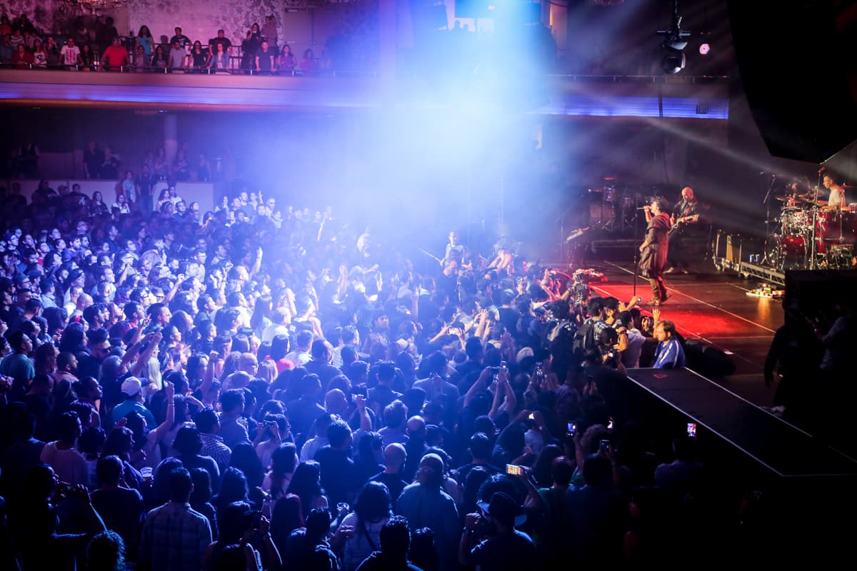 Miles de personas llegaron al Palladium de Hollywood para disfrutar de grupos como Aterciopelados, Kinky, Mala Rodríguez, Ximena Sariñana entre otros y deleitarse las mezclas alternativas en un festival lleno de cultura y nueve horas de mucha música.