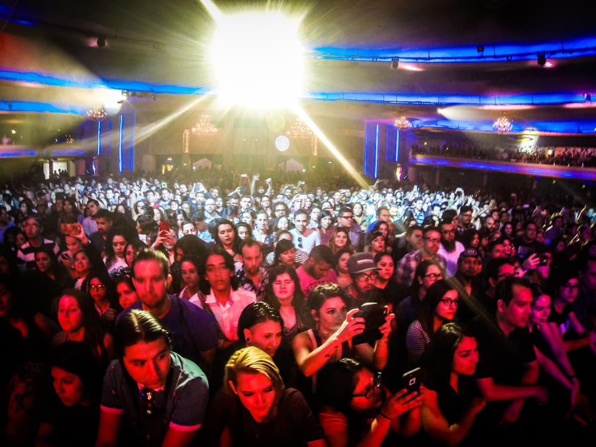 Miles de personas llegaron al Palladium de Hollywood para disfrutar de grupos como Aterciopelados, Kinky, Mala Rodríguez, Ximena Sariñana entre otros y deleitarse las mezclas alternativas en un festival lleno de cultura y nueve horas de mucha música.