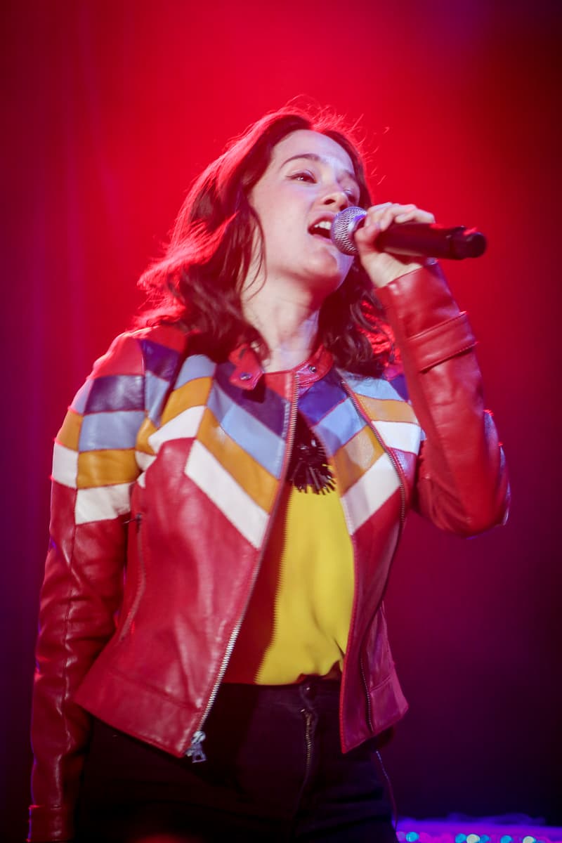 Miles de personas llegaron al Palladium de Hollywood para disfrutar de grupos como Aterciopelados, Kinky, Mala Rodríguez, Ximena Sariñana entre otros y deleitarse las mezclas alternativas en un festival lleno de cultura y nueve horas de mucha música.