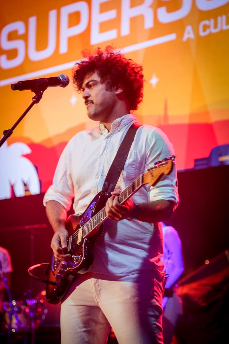 Miles de personas llegaron al Palladium de Hollywood para disfrutar de grupos como Aterciopelados, Kinky, Mala Rodríguez, Ximena Sariñana entre otros y deleitarse las mezclas alternativas en un festival lleno de cultura y nueve horas de mucha música.