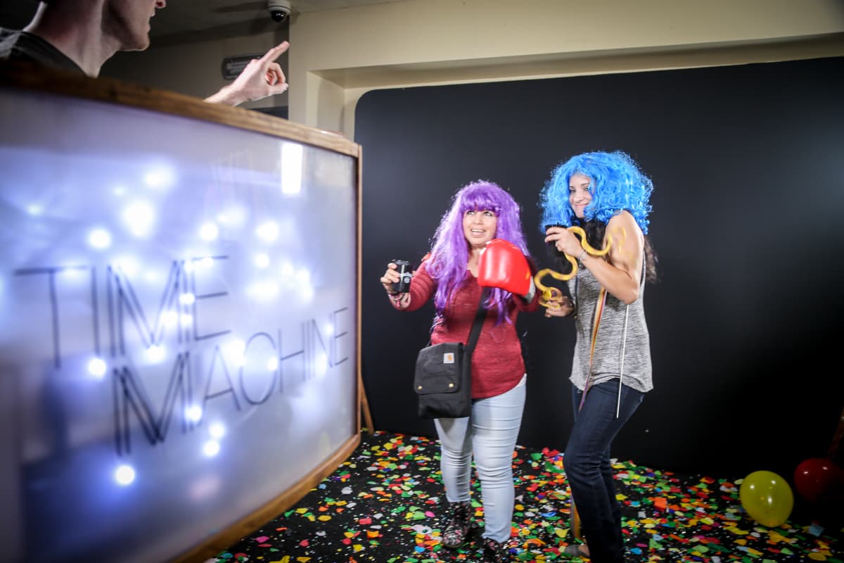 Miles de personas llegaron al Palladium de Hollywood para disfrutar de grupos como Aterciopelados, Kinky, Mala Rodríguez, Ximena Sariñana entre otros y deleitarse las mezclas alternativas en un festival lleno de cultura y nueve horas de mucha música.