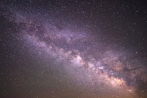 Texas tiene parques nacionales y estatales que puedes visitar para ver la Vía Láctea porque son parte de la Asociación Internacional de Cielo Oscuro (IDA, por sus siglas en inglés). Entre otras cosas, esto significa que estos parque son suficientemente oscuros para que puedas disfrutar de las estrellas. 
<br>
<br>A continuación, los mejores lugares para ver las estrellas. 
<br>