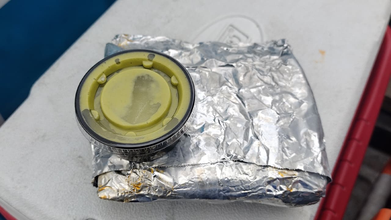 Dulce es la encargada de poner el sazón a los platillos y David ayuda amasando todos los días para preparar las docenas de órdenes de tamales