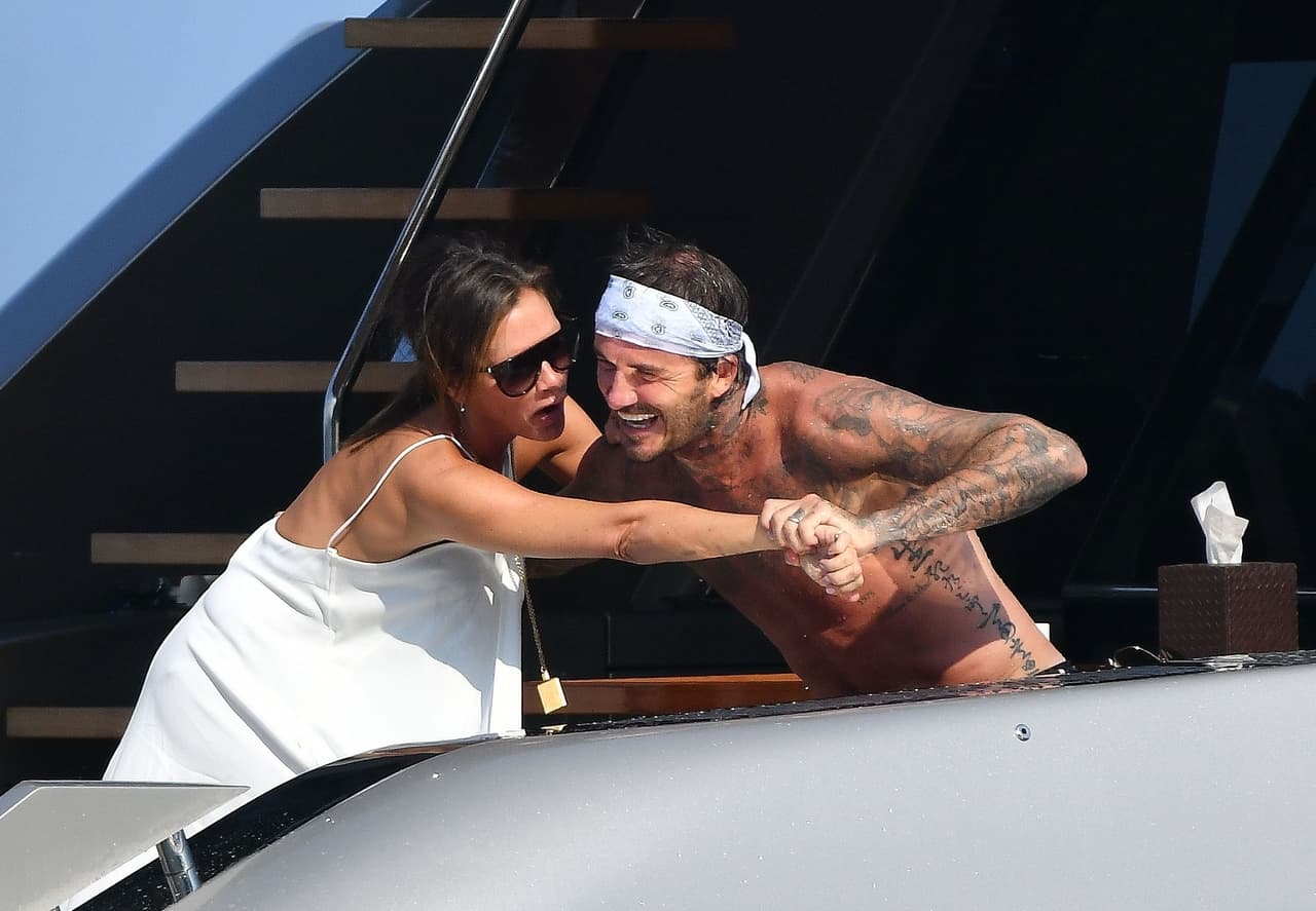 David Beckham también intentó, sin éxito, arrojar a Victoria al mar.