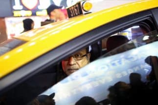 Pagó $1,300 a un taxista para que la llevara a reunirse con un chico. Pero las autoridades la pescaron.