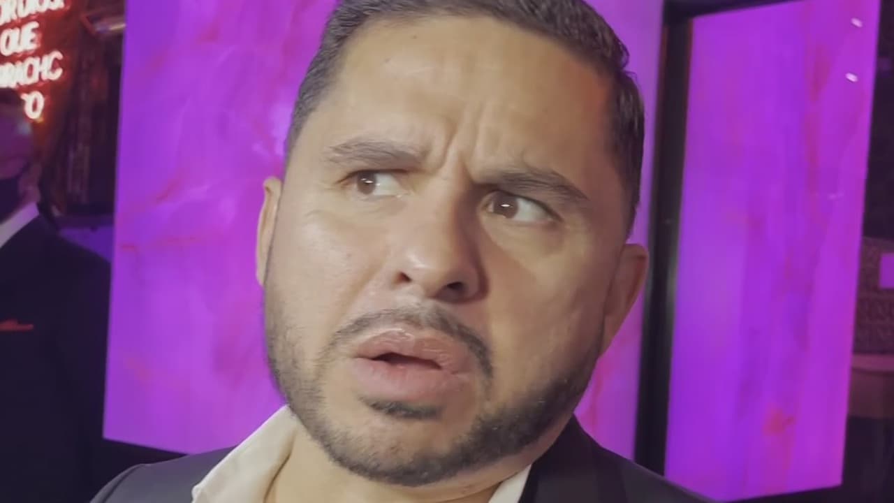 Tras mostrarse en redes en ropa interior, Larry Hernández da sus mejores consejos sexuales