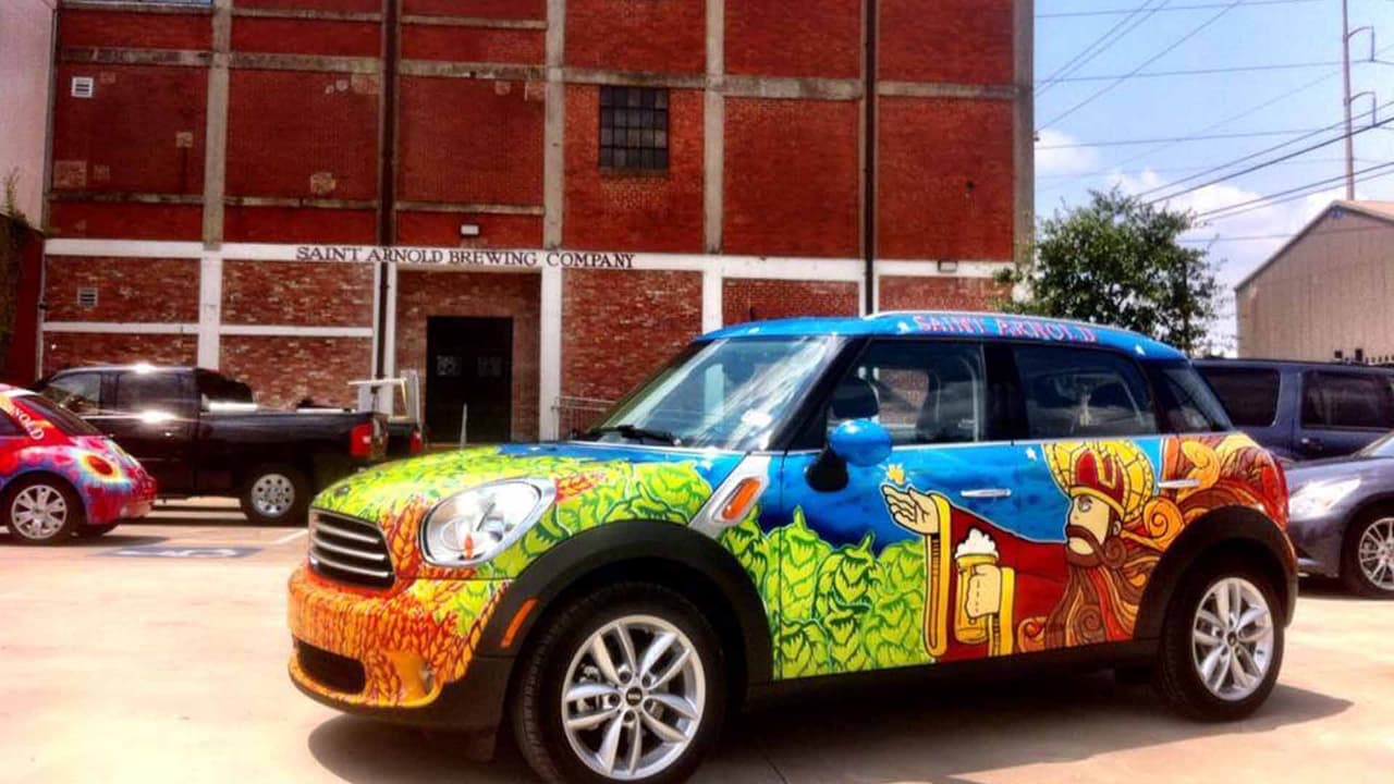 En esta campaña Gonzo247 pretende transmitir mensajes positivos plasmados con su arte, dirigidos a la población de Houston y sus visitantes.