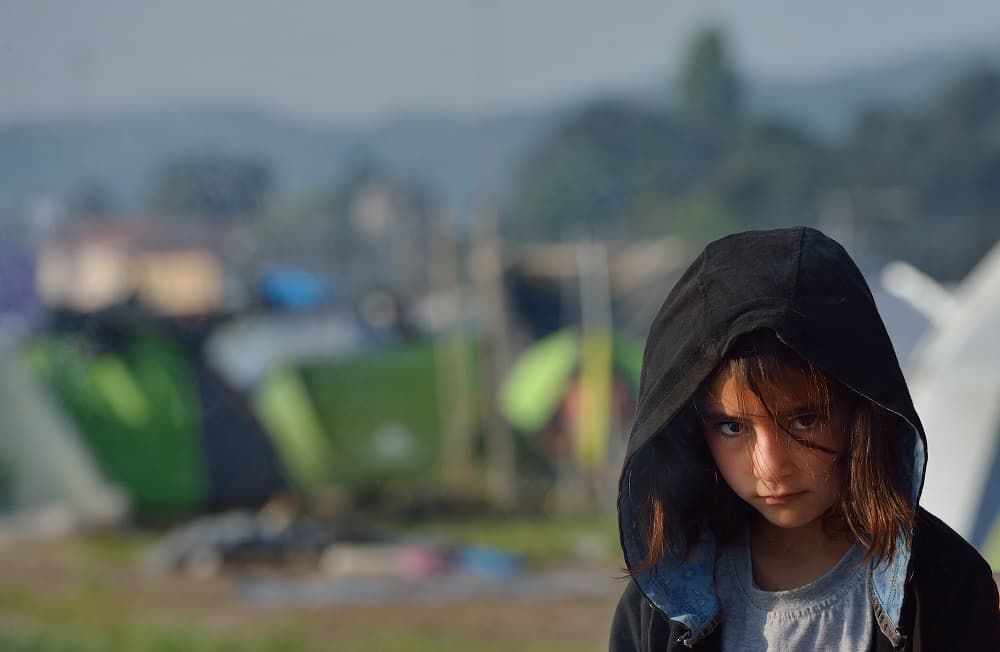 Tras el incidente, el portavoz el portavoz del centro del Gobierno para la gestión de los refugiados, Yorgos Kyritsis, indicó que la situación en el campamento, donde están varadas cientos de familias, volvió a la calma.
