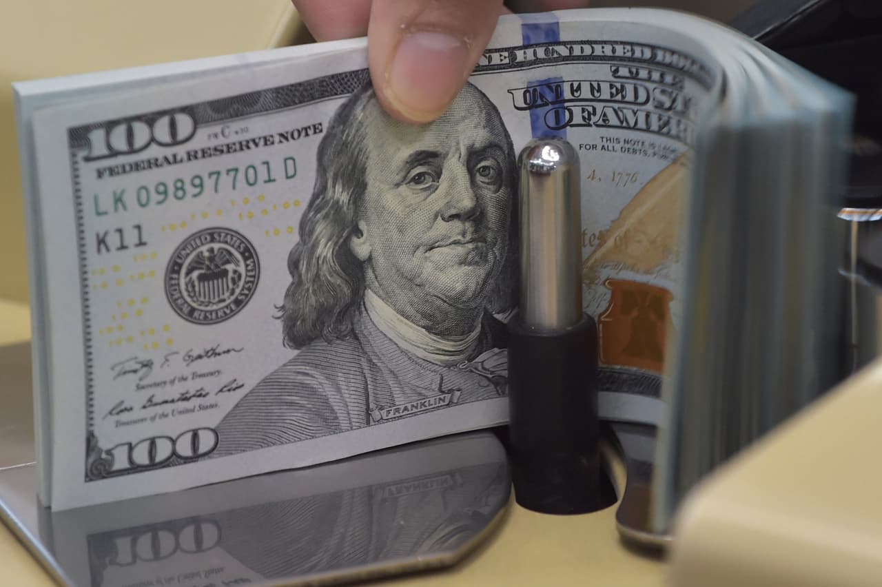 Casey Kolaz compró el boleto ganador por $10 en una estación de gasolina Circle K de la ciudad de Saint James, en el condado Lee. 
<br>