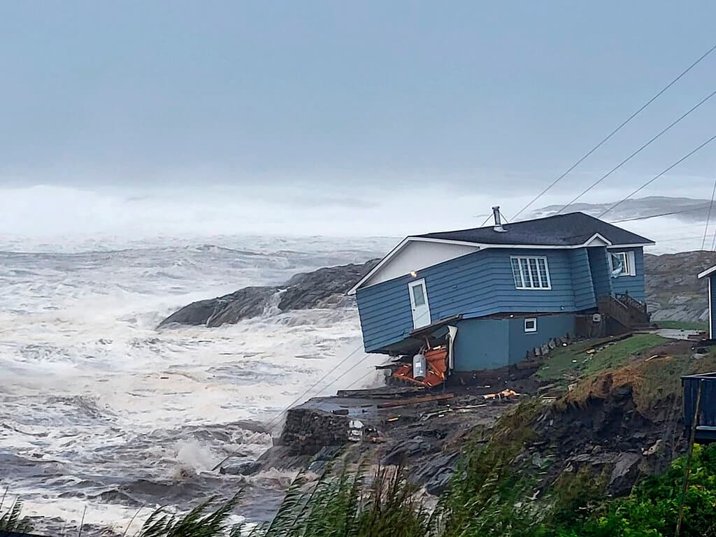 Fiona se formó como fenómeno meteorológico en el Océano Atlántico. Recibió su nombre como tormenta el pasado 15 de septiembre y se fue fortaleciendo en las cálidas aguas del Mar Caribe hasta llegar días después a Canadá, 
<b>dejando grandes daños en varios países.</b>