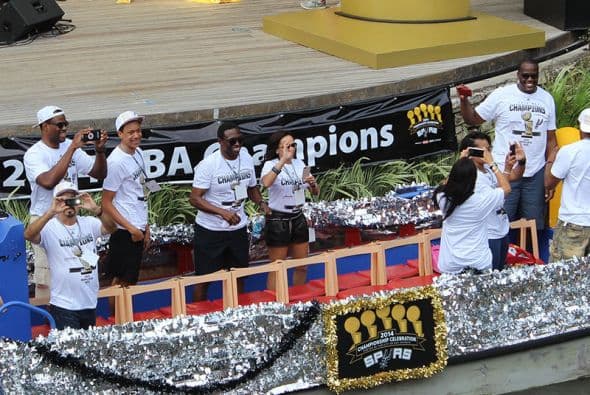 Photos: Spurs Championship Parade 2014