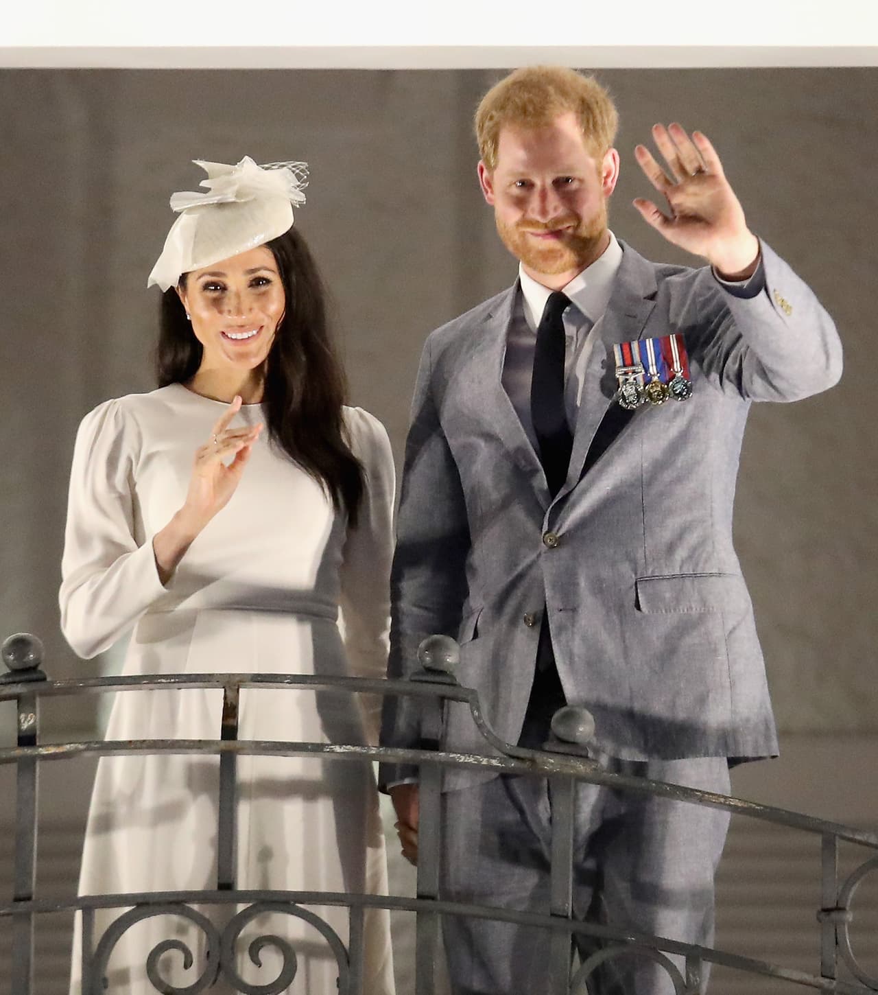 Tras la difusión de las reglas, el Palacio de Buckingham informó, mediante un comunicado, que la solicitud había provenido de un "funcionario del palacio demasiado protector", sin el conocimiento de Harry y Meghan.