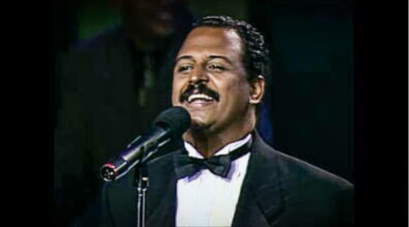 Una de las canciones que no pueden faltar en cualquier fiesta de bodas es 'El baile del perrito'. Wilfrido Vargas la cantó durante la quinta entrega y ganó el premio en la categoría Tropical/Salsa a Grupo del Año. Al dominicano se le reconoce por ser uno de los principales responsables de la internacionalización del merengue.