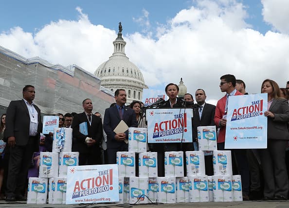 La representante Nydia Velazquez (D-NY) habla durante una conferencia de prensa para pedir al presidente Trump y al Congreso que ayuden a Puerto Rico a recuperarse dos años después de que la isla fue golpeada por el huracán María, en el Capitolio, el 18 de septiembre. 2019 en Washington, DC.