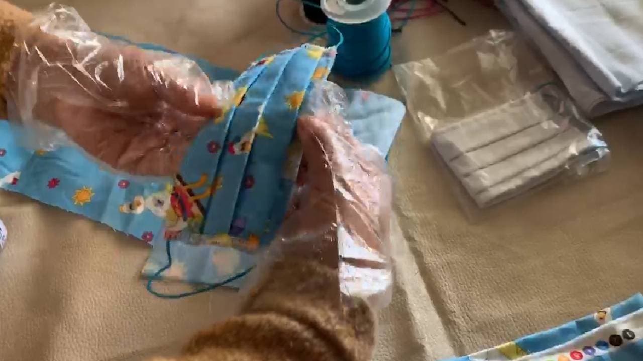 Sin embargo, la duración de la exposición potencial también es importante. Es posible que un viaje rápido a la tienda no requiera tanta protección como los planes para quedarse en el interior.