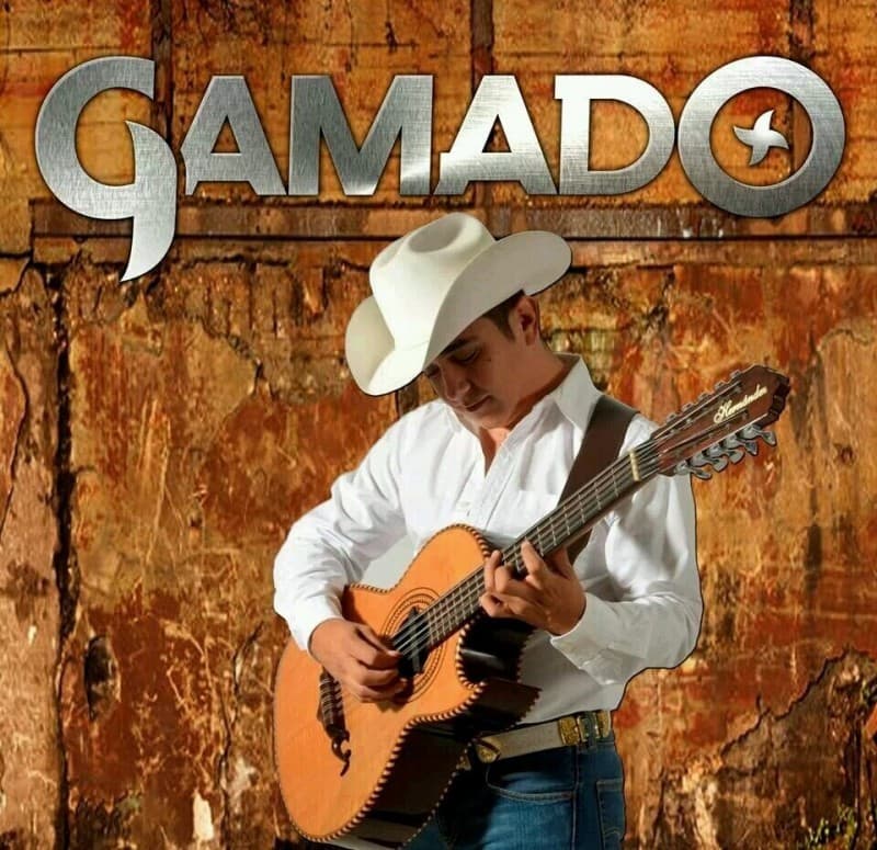 <b>Tomás Gamez,</b> exvocalista de grupo Palomo, terminó la carrera de Informática Administrativa en la Universidad Autónoma de Nuevo León.