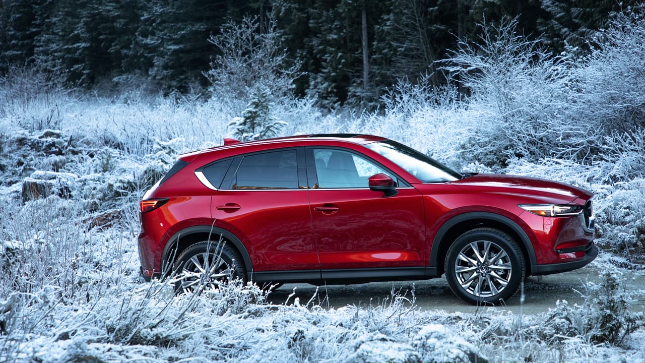 La CX-5 ya se encuentran en los concesionarios Mazda en todo el país, y francamente creo que nadie debería darse el lujo de comprar una SUV compacta sin probar una de ellas.