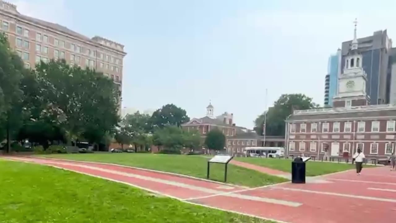 Filadelfia activa código rojo por tercera ola de calor extremo y mala calidad del aire; turistas se ven afectados