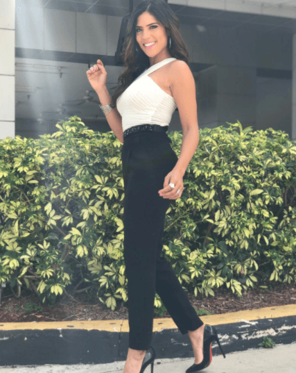 Si de combinaciones bicolor se trata, el negro y el blanco nunca fallan.