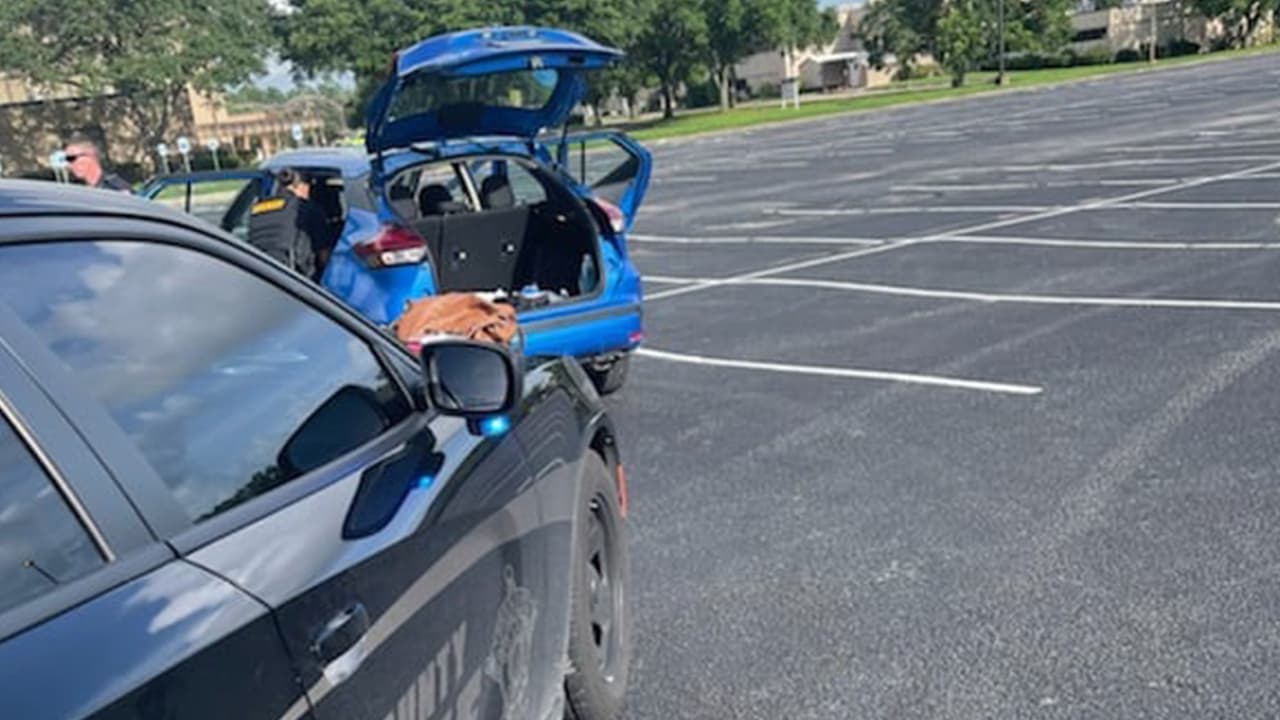 Según los informes de las autoridades, ese individuo se comunicó con miembros de la familia y con contrabandistas, quienes se llevaron al joven y comenzaron a negociar con su familia un precio para liberarlo en el área de Houston.