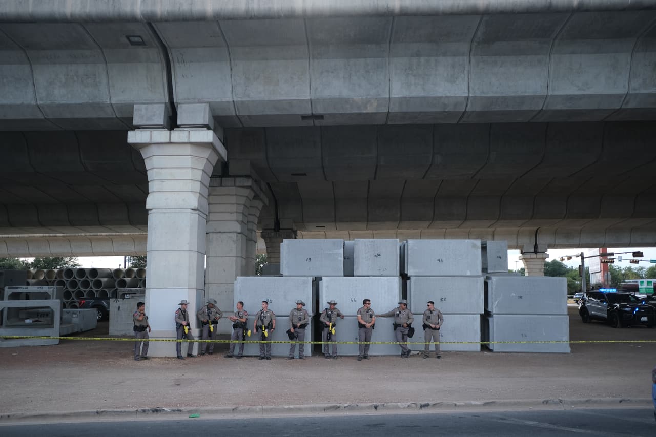 Tropas de la Guardia Nacional de Texas hicieron presencia en la escena del crimen.