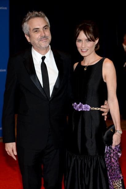 Aquí el mexicano de moda, Alfonso Cuarón, quien acudió acompañado de su pareja, Sherezade Goldsmith.