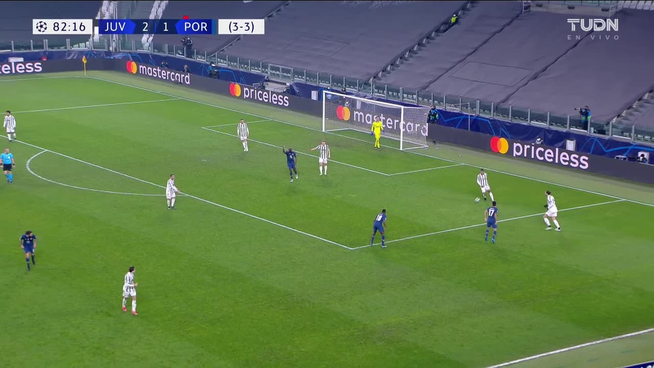 ¡TIRO ATAJADO! disparo por Malang Sarr.