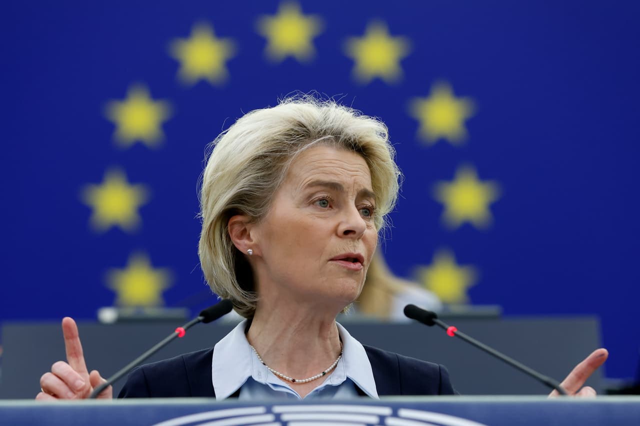 Días atrás, la presidenta de la Comisión Europea, Ursula von der Leyen, se mostró abierta a discutir sanciones al petróleo y el gas rusos (AP Photo/Jean-Francois Badias)
