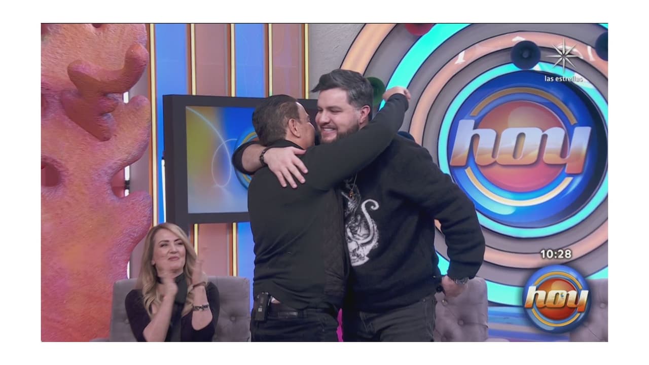 Mario Bezares y Paul Stanley se abrazaron tras limar asperezas.