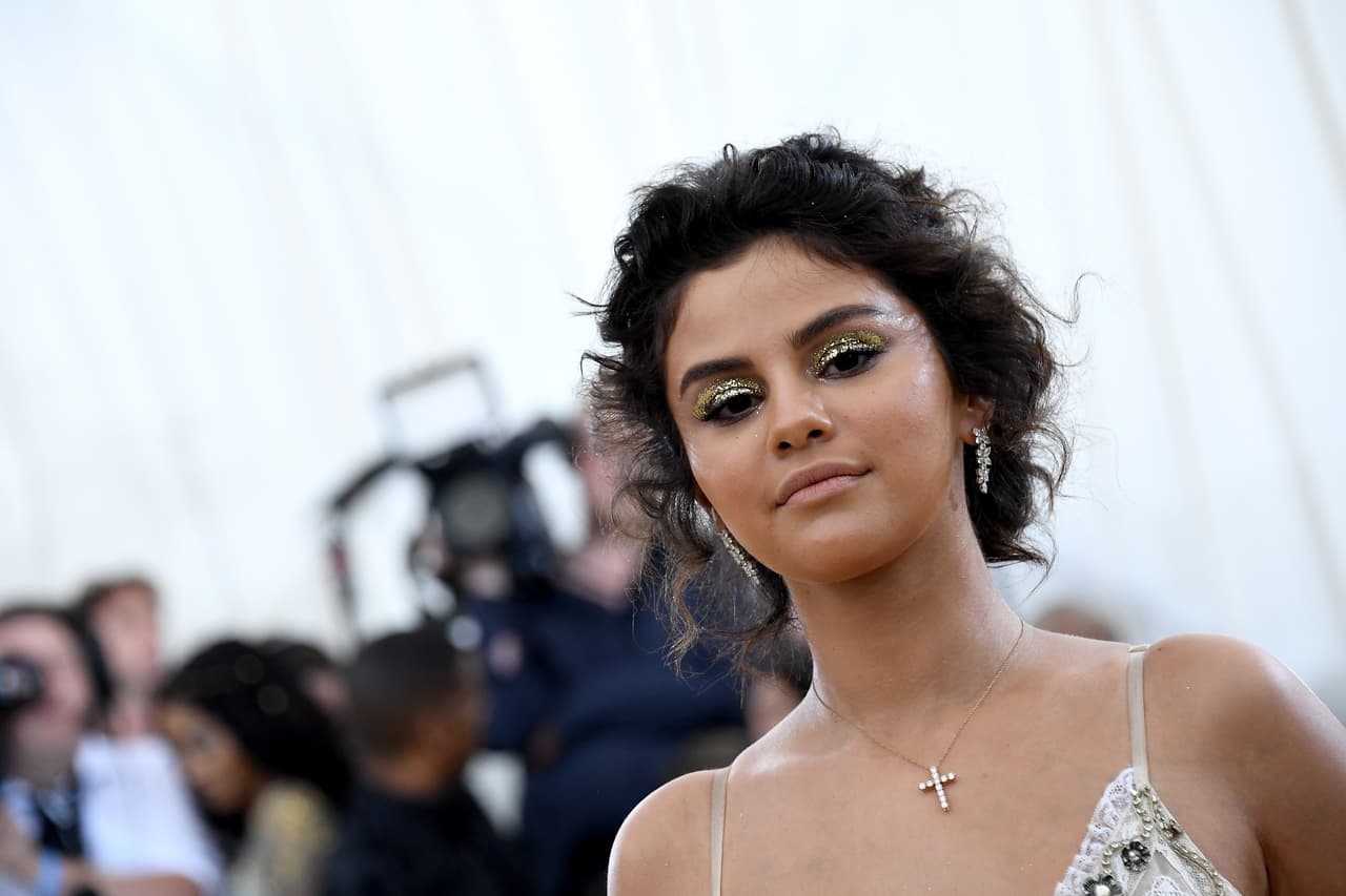 La actriz y cantante 
<b><a href="https://www.univision.com/musica/uforia-music/selena-gomez-y-ozuna-se-divierten-juntos-que-estarian-tramando-fotos">Selena Gómez </a></b>está decidida a ser feliz.