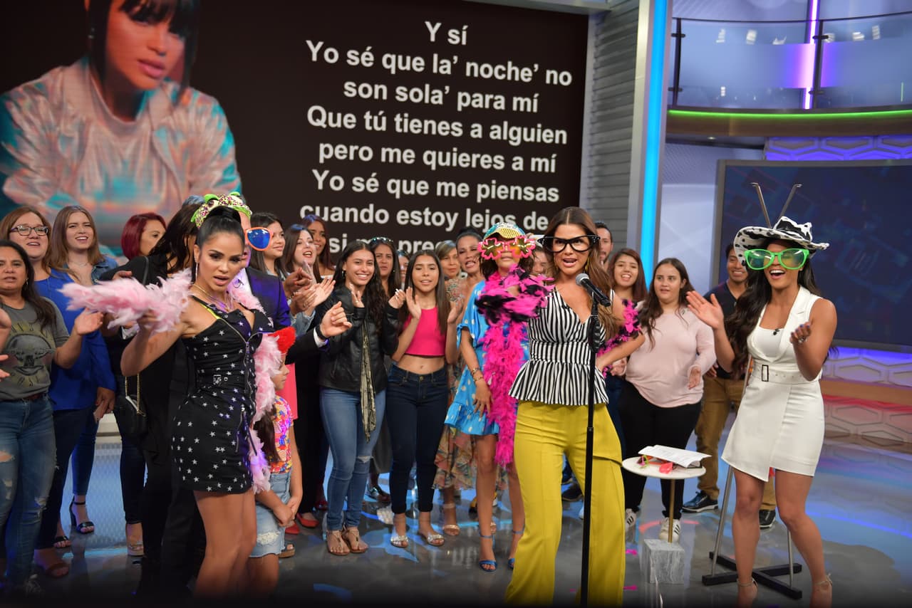 Uno de los momentos más divertidos del programa fue cuando la cantante y compositora escuchó a las conductoras de Despierta América interpretar uno de sus éxitos.
<br>