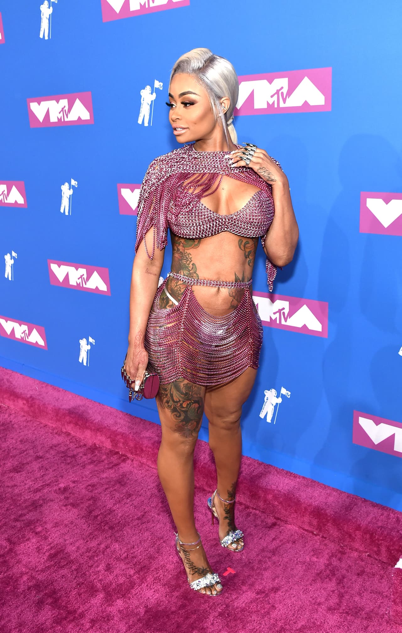 Las fuentes citadas por TMZ
<b> </b>indicaron
<b> </b>que después de firmar ese primer acuerdo, la propia Blac Chyna invitó a Robert Kardashian a tomar margaritas, pero él no quiso ir.