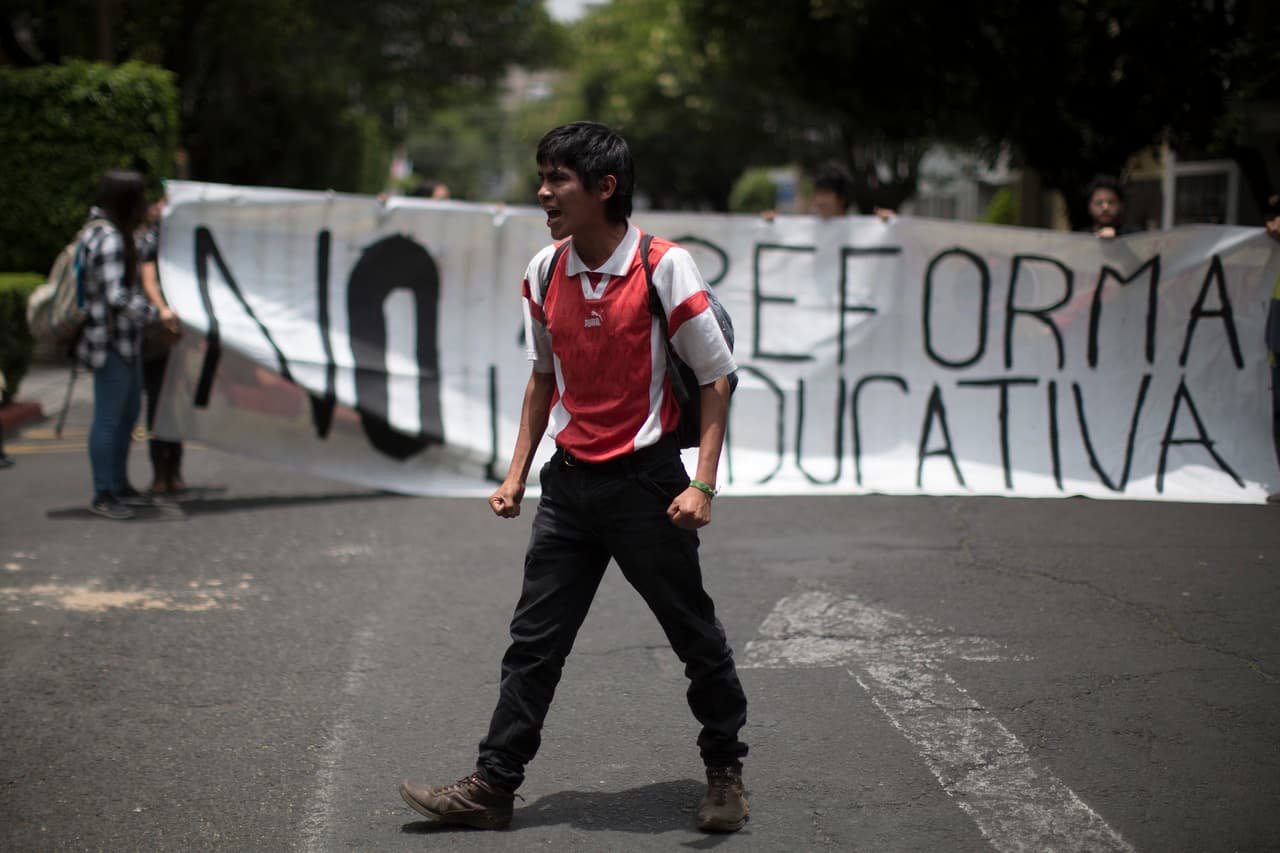 Comenzó con la CNTE; ahora el SNTE también le habla al gobierno sobre la reforma educativa